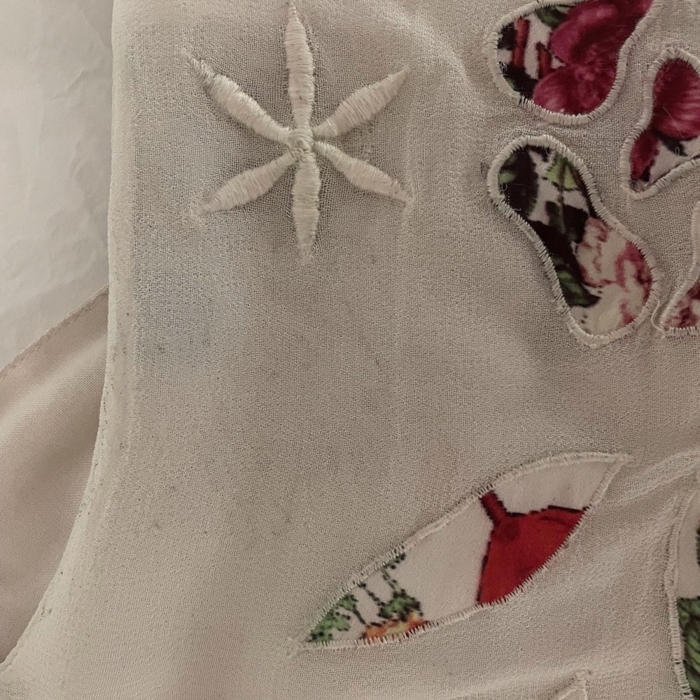 White farm rio maxi with flower detail size 12 - Picture 4 of 11